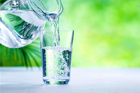 Uống nước không đúng cách sẽ gây hại cho sức khỏe
